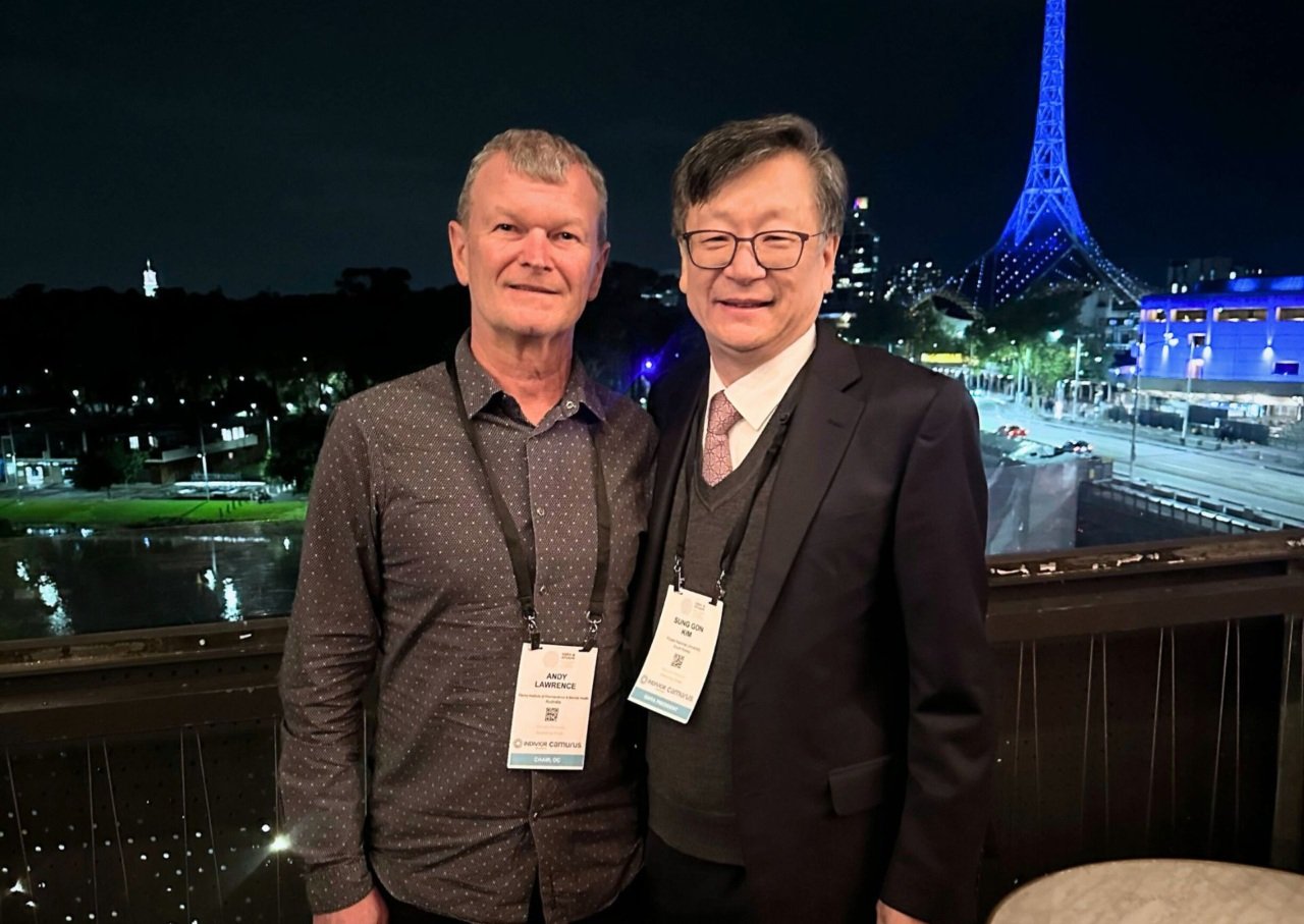 Professor Andrew Lawrence and Professor Sung Gon Kim ISBRA