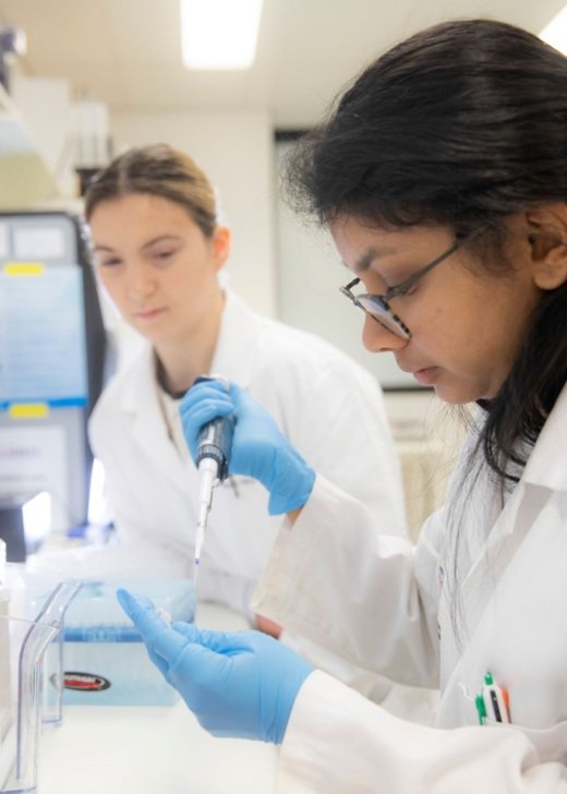 Two student researchers in Florey laboratory